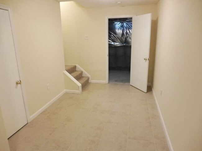 Building Photo - Spacious Townhome in Gaithersburg