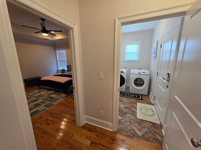 Building Photo - 2521 Lantana Ln