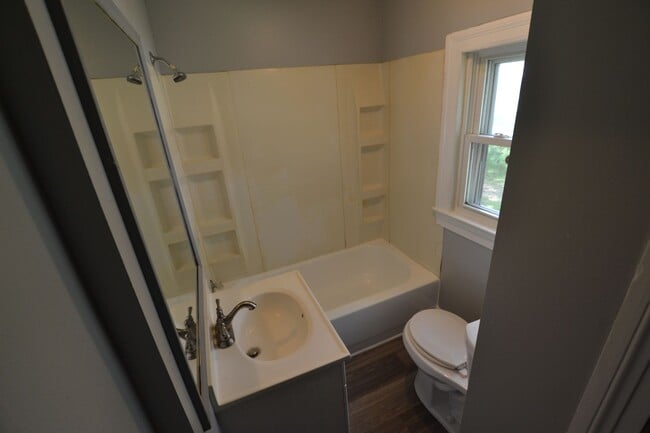 Building Photo - Updated, 3 bedroom, 2 bath home on treed l...