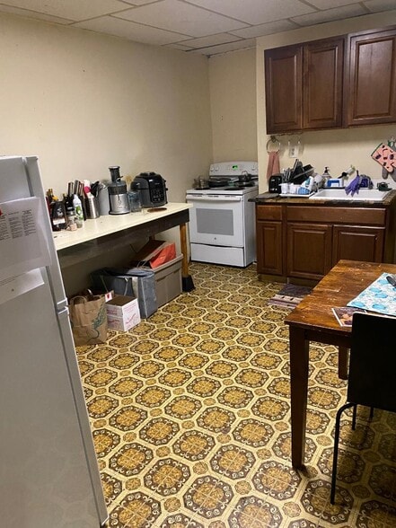 kitchen - 732 S 4th St
