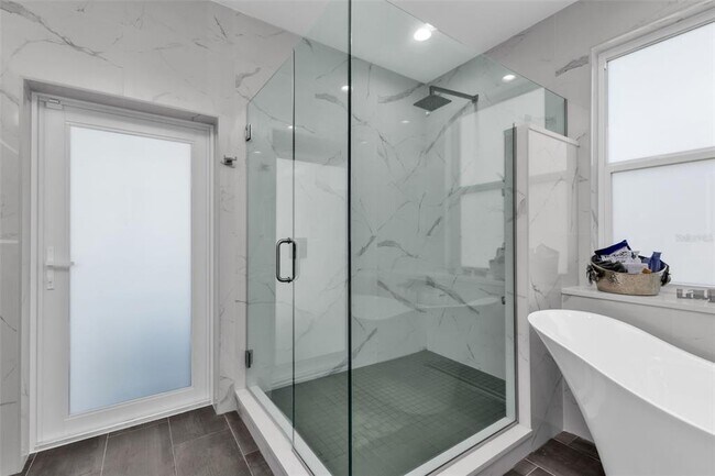 Building Photo - 276 Lewis Cir