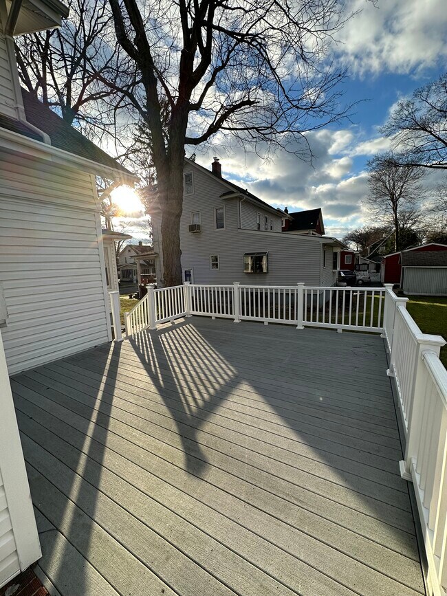 Building Photo - 391 Sycamore St