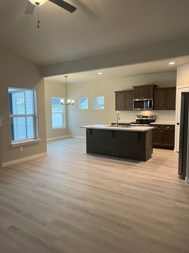 Building Photo - 1214 Starlight Loop