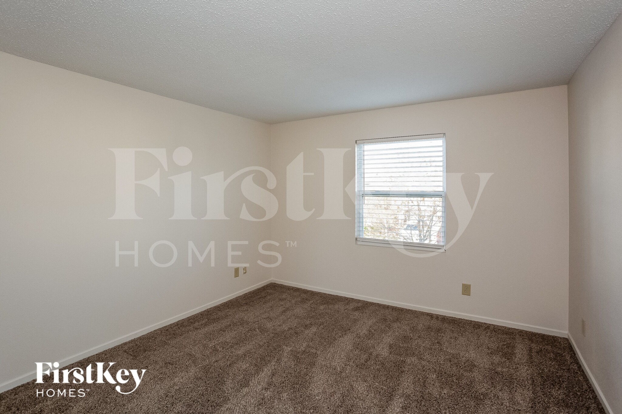 Building Photo - 15393 Border Dr