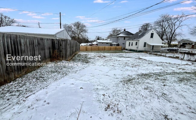 Building Photo - 2432 Steele Ave