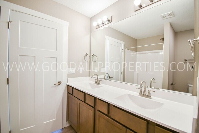 Building Photo - 3 Bedroom, 2 Bathroom Single Family Ranch with 2-Car attached garage