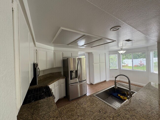 Building Photo - 1423 Portofino Dr