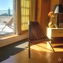 Building Photo - Fully Furnished Executive Condo in Downtow...