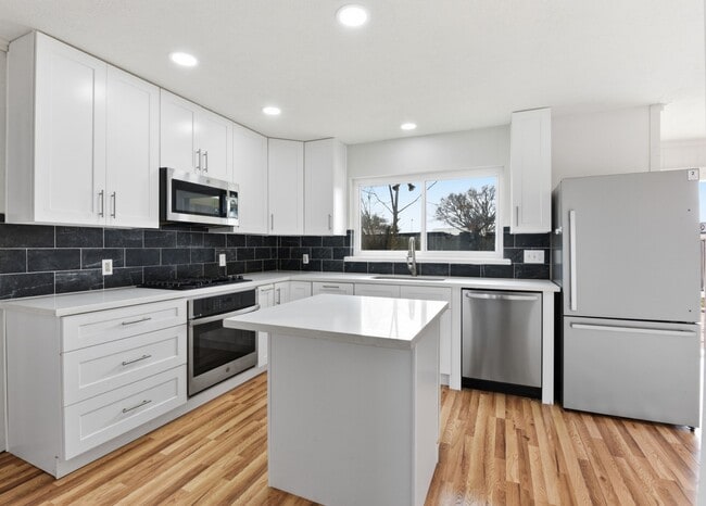 Building Photo - 4929 Libbey Dr