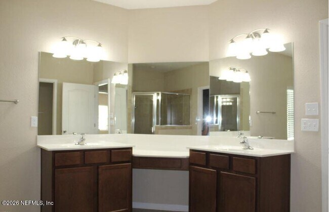 Building Photo - 16404 Magnolia Grove Way