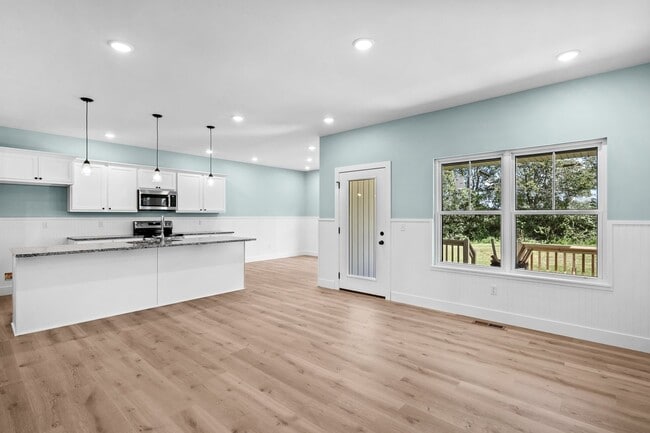 Building Photo - Luxury Rental!