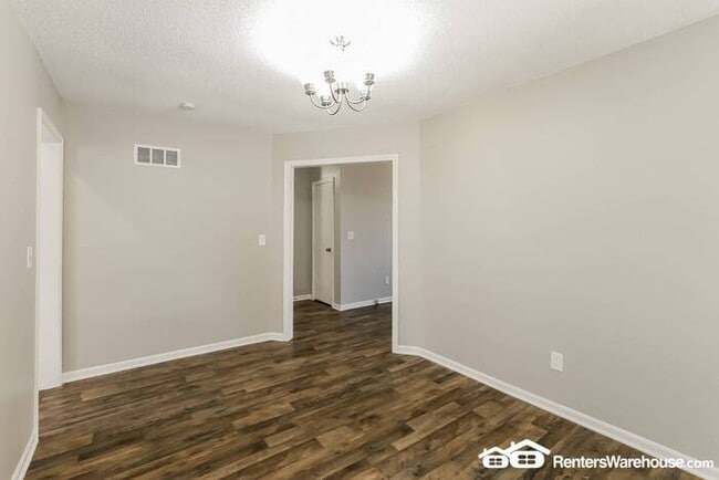 Building Photo - 3 Bed 2 Bath Home Available NOW!