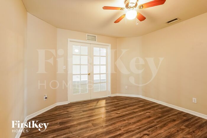 Building Photo - 2709 SW 4th Ave