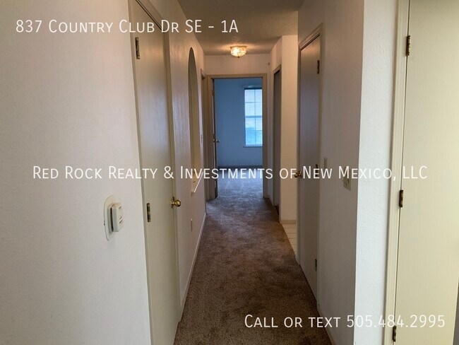 Building Photo - 837 Country Club Dr SE