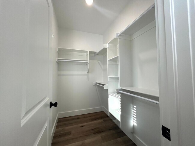 Building Photo - New 3 Bed 2.5 Bath with garage Townhome!!