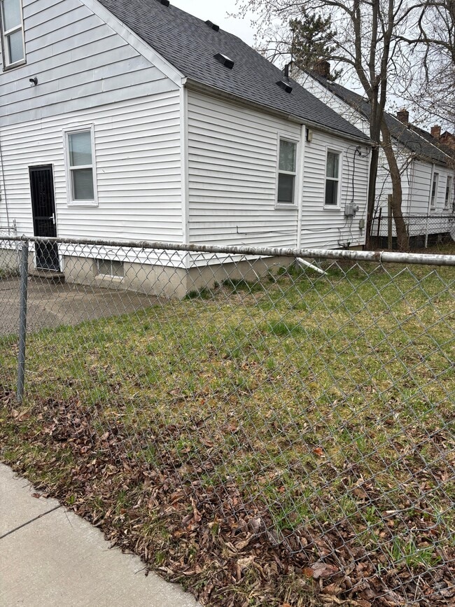 Building Photo - 19449 W Chicago