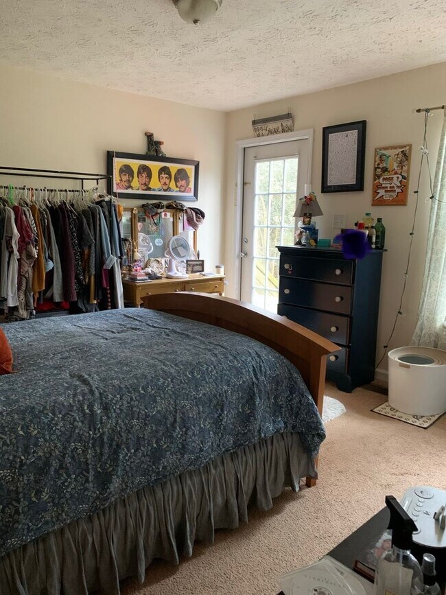 Building Photo - Normaltown Area Home! Available August 2026