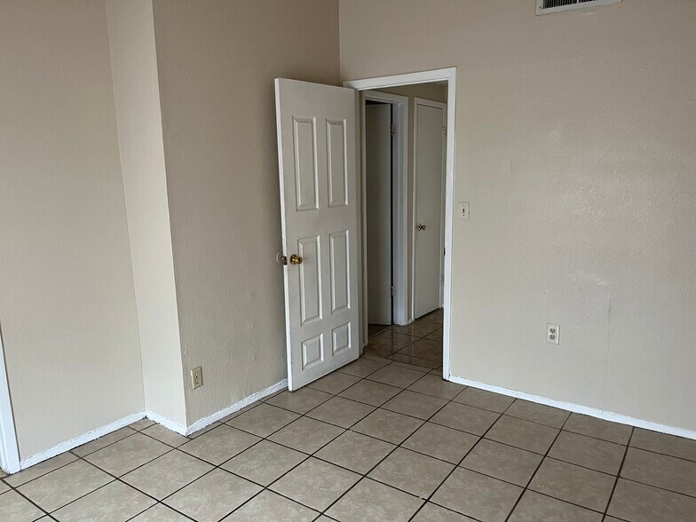 Building Photo - 11631 James Watt Dr