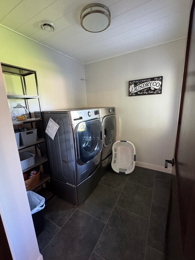 Building Photo - 41208 Marion Dr N