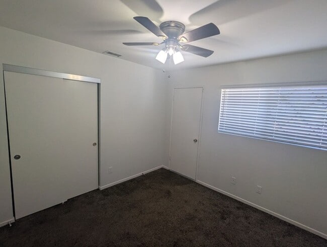 Building Photo - Single Story Home 4 bedroom + Enclosed pat...