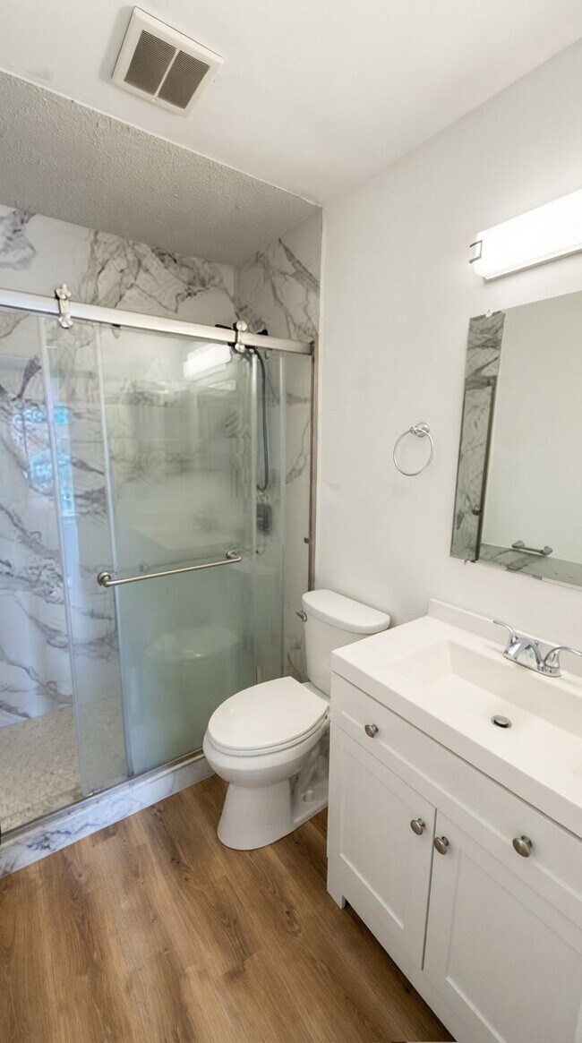 Building Photo - 6512 Osler St