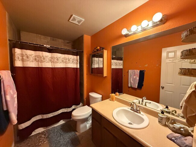 Building Photo - 6 Bed 4 Bath Home with 4,913 Sqft Near Peterson Space Force Base & Schriever Space Force Base!!!