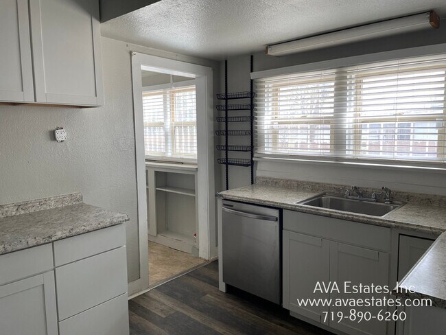 Building Photo - 1206 Claremont Ave