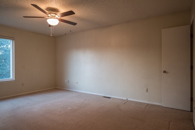 Building Photo - Charming 3-Bedroom Home with Stunning Pike...