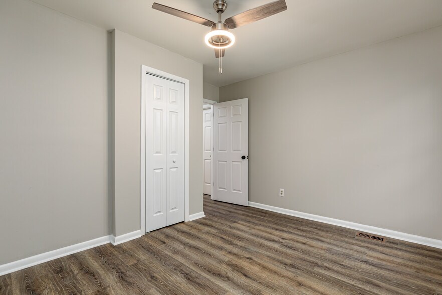Building Photo - 1635 Longleaf Dr E
