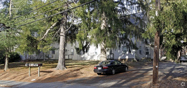 Building Photo - 907 Pleasant St