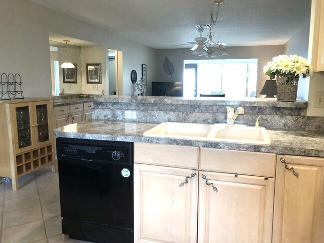 Building Photo - 2BR/2BA Condo in Mission Lakes