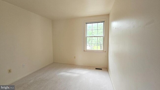 Building Photo - 10 Forest Brook Ct