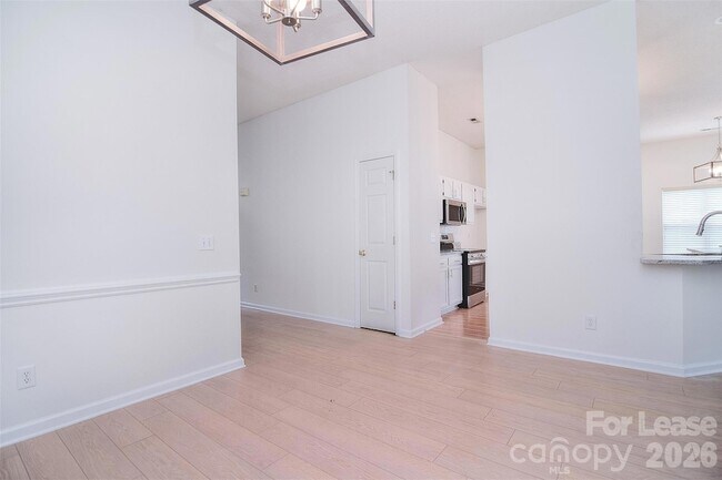 Building Photo - 550 Carlisle Dr
