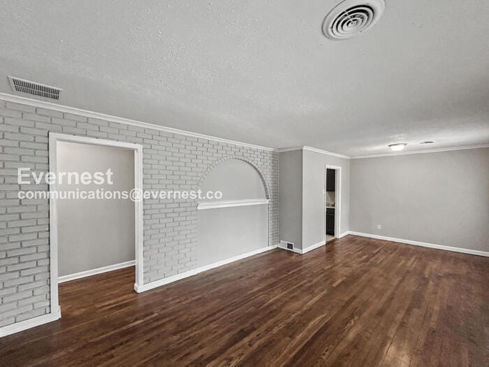 Building Photo - 1758 Woodburn Dr