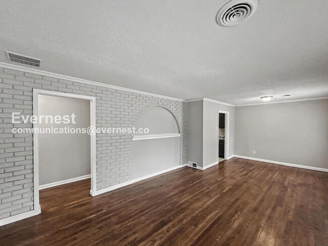 Building Photo - 1758 Woodburn Dr