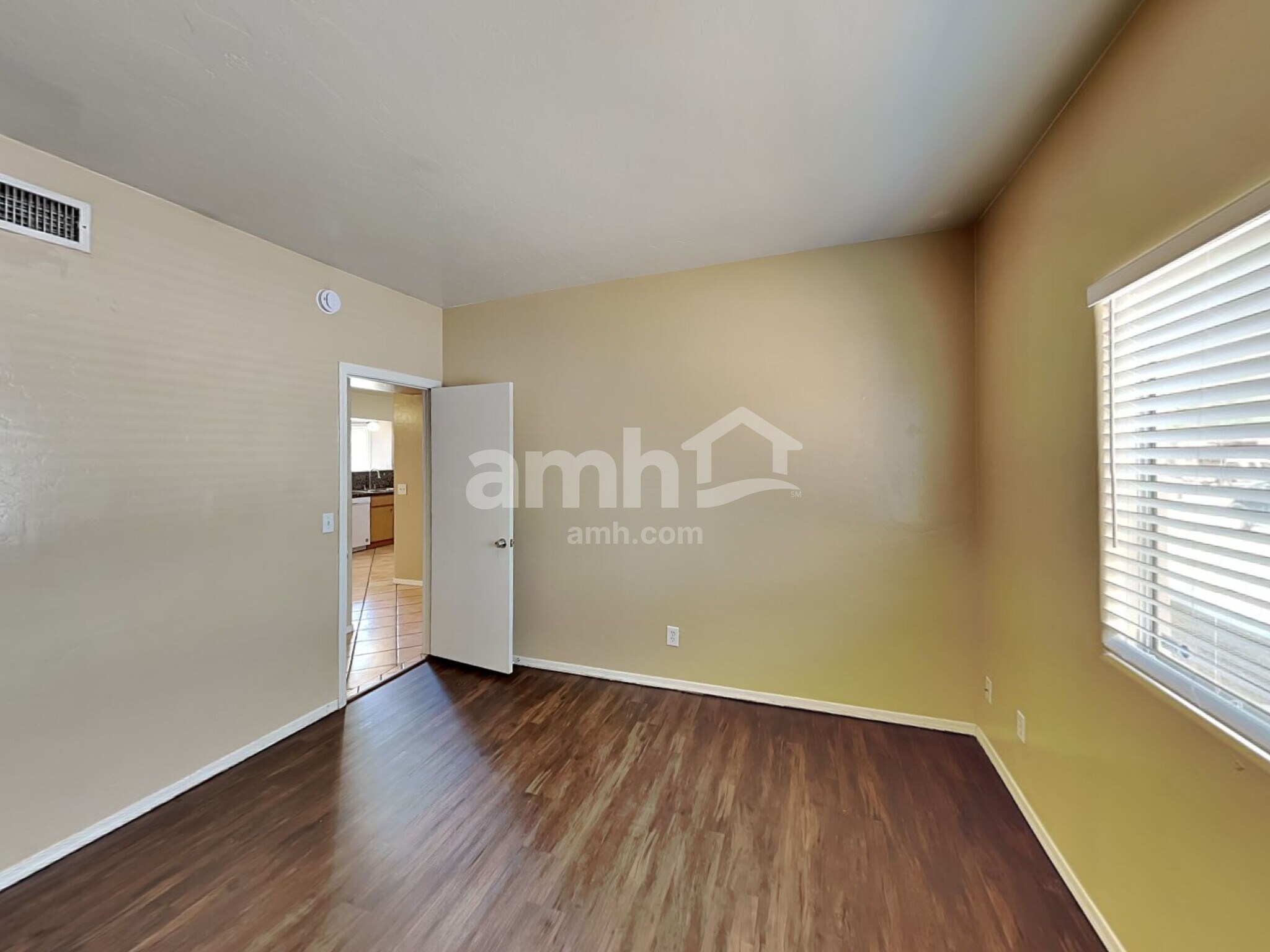 Building Photo - 501 W Placita Durango