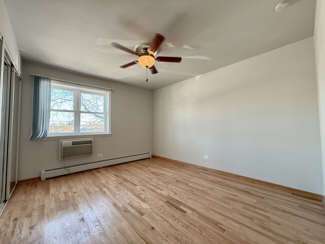 Building Photo - 4600 N Cumberland Ave