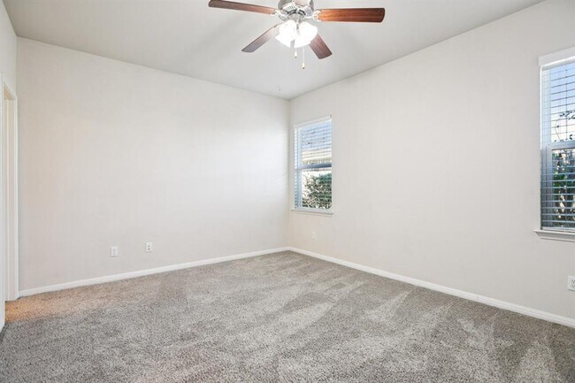 Building Photo - 174 Friendship Oak Dr