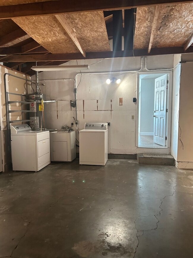 Building Photo - Updated Home