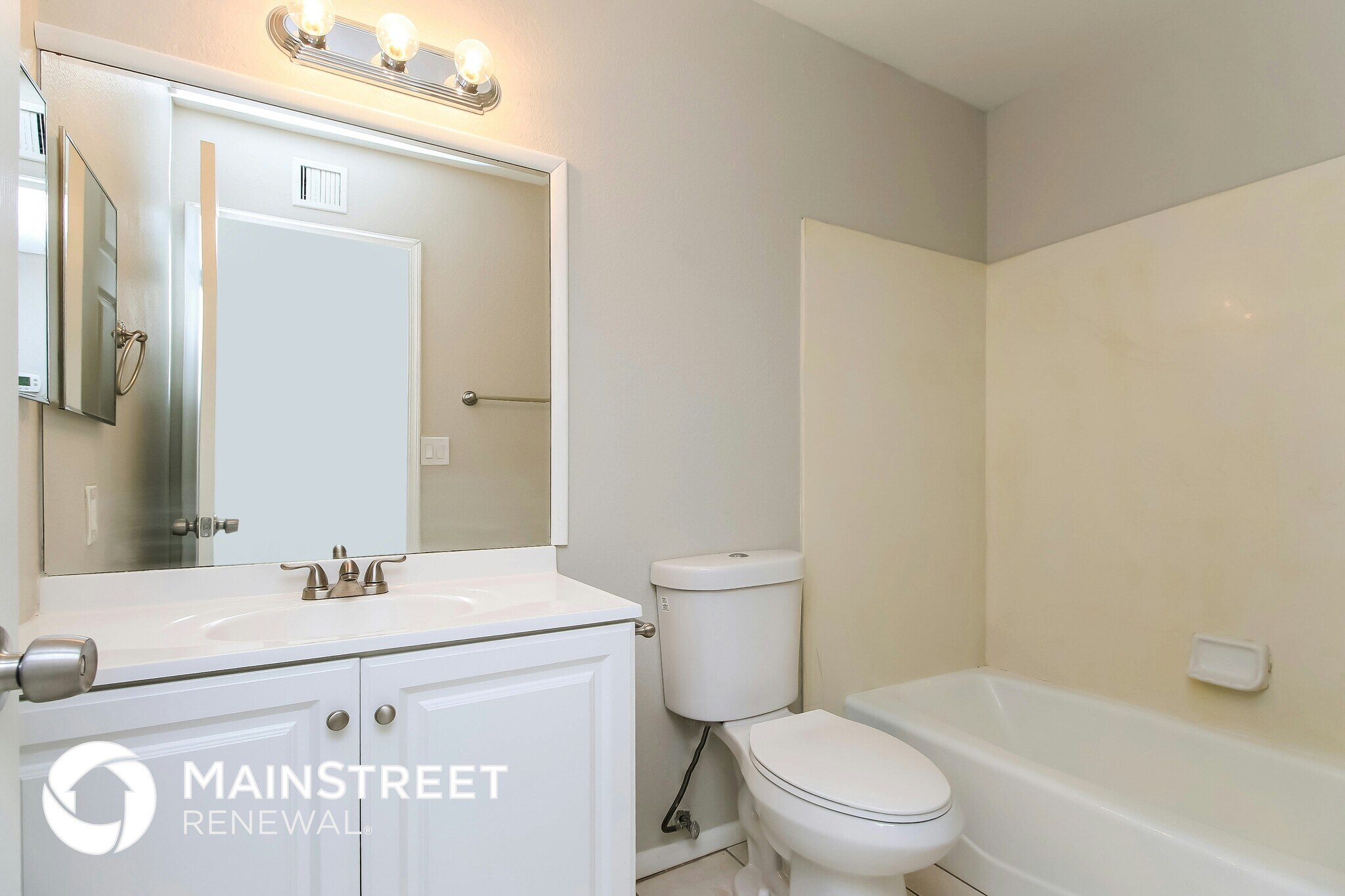 Building Photo - 650 W 22nd Ave