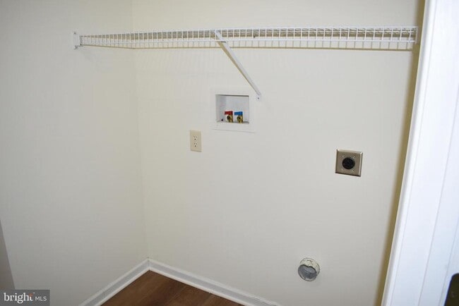 Building Photo - 2741 Roosevelt Dr