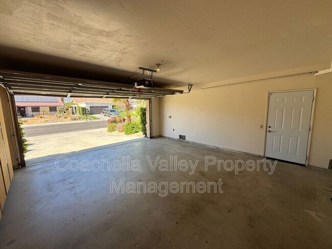 Building Photo - 40588 Clover Ln