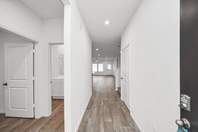 Building Photo - 31303 Heddington Ln