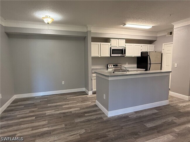 Building Photo - 11571 Villa Grand