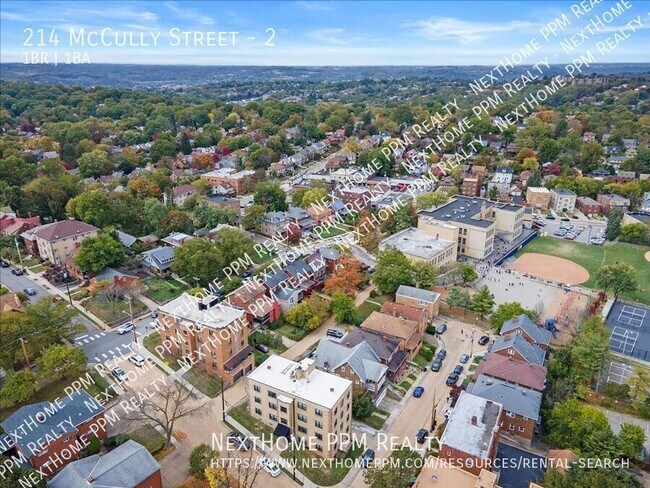 Building Photo - 214 McCully St