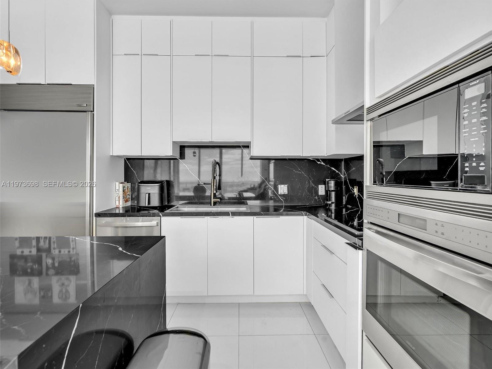 Building Photo - 2020 N Bayshore Dr