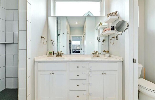 Building Photo - 3505 Villa Ct