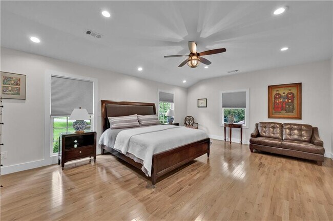 Building Photo - 225 Jayne Ellen Way