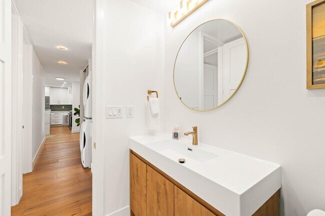 Building Photo - 3050 Rue D’Orleans