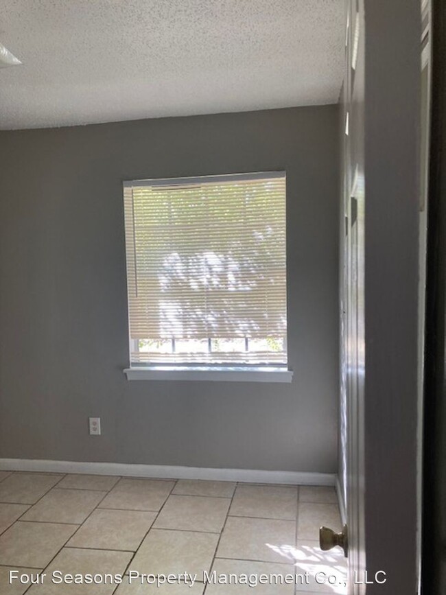 Building Photo - 3 br, 1.5 bath House - 2700 E. Angela Circle
